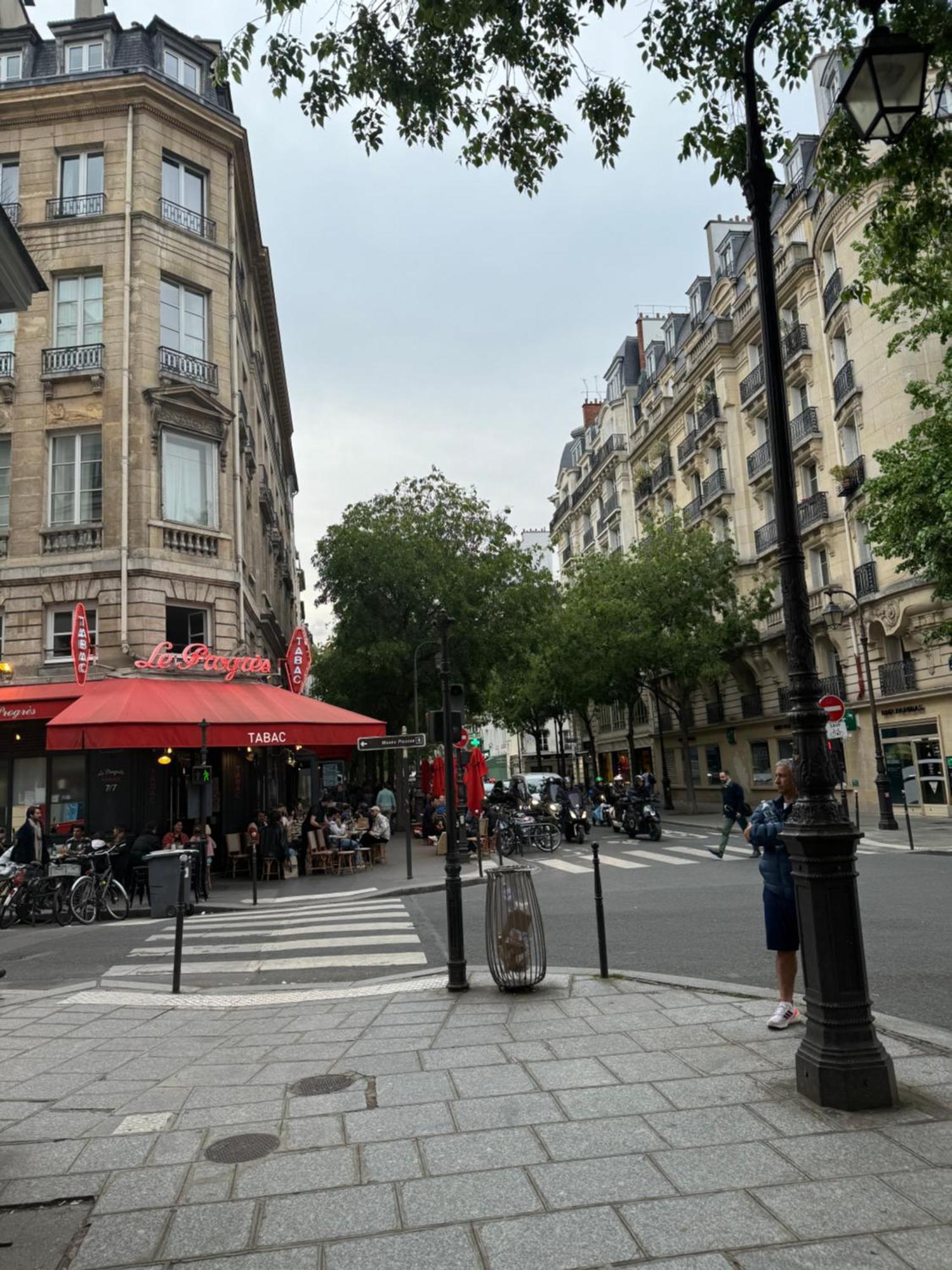 Appartement Typique Parisien Au Coeur Du Marais Exterior photo