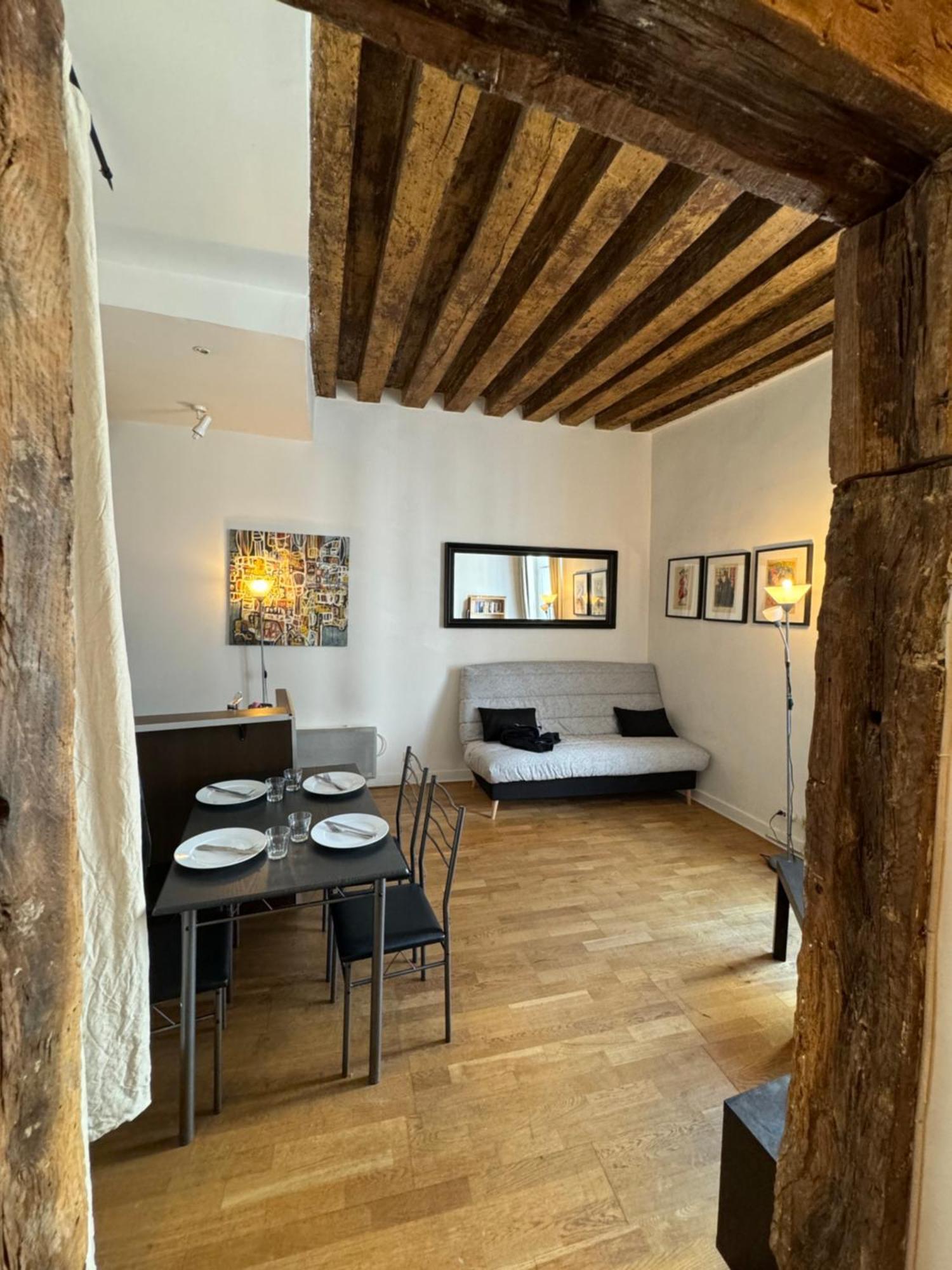Appartement Typique Parisien Au Coeur Du Marais Exterior photo
